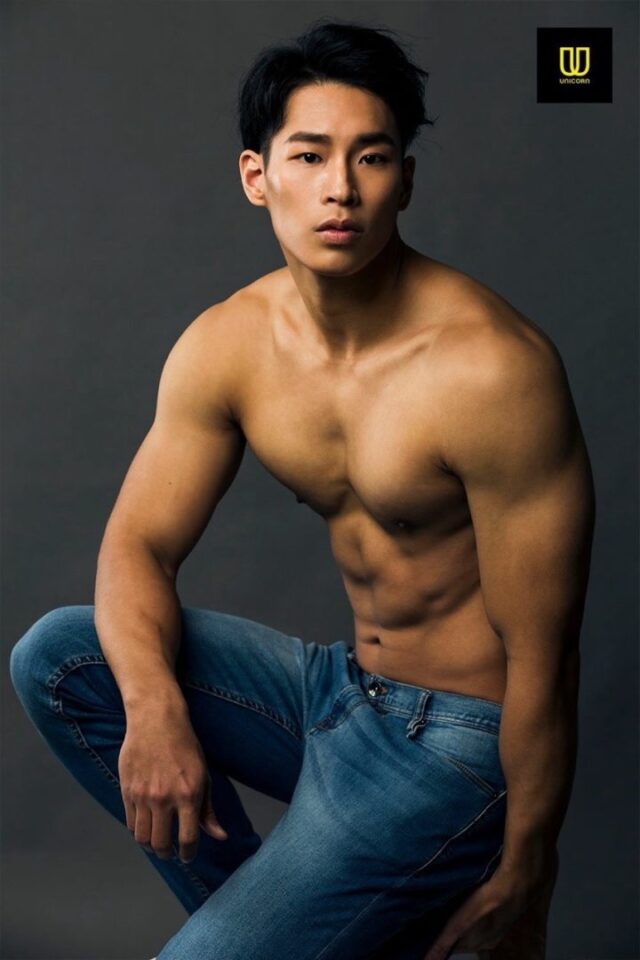 18猛男大胸肌体育生肌肉男照片 - 图1