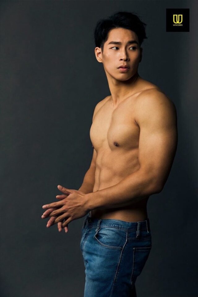 18猛男大胸肌体育生肌肉男照片 - 图2