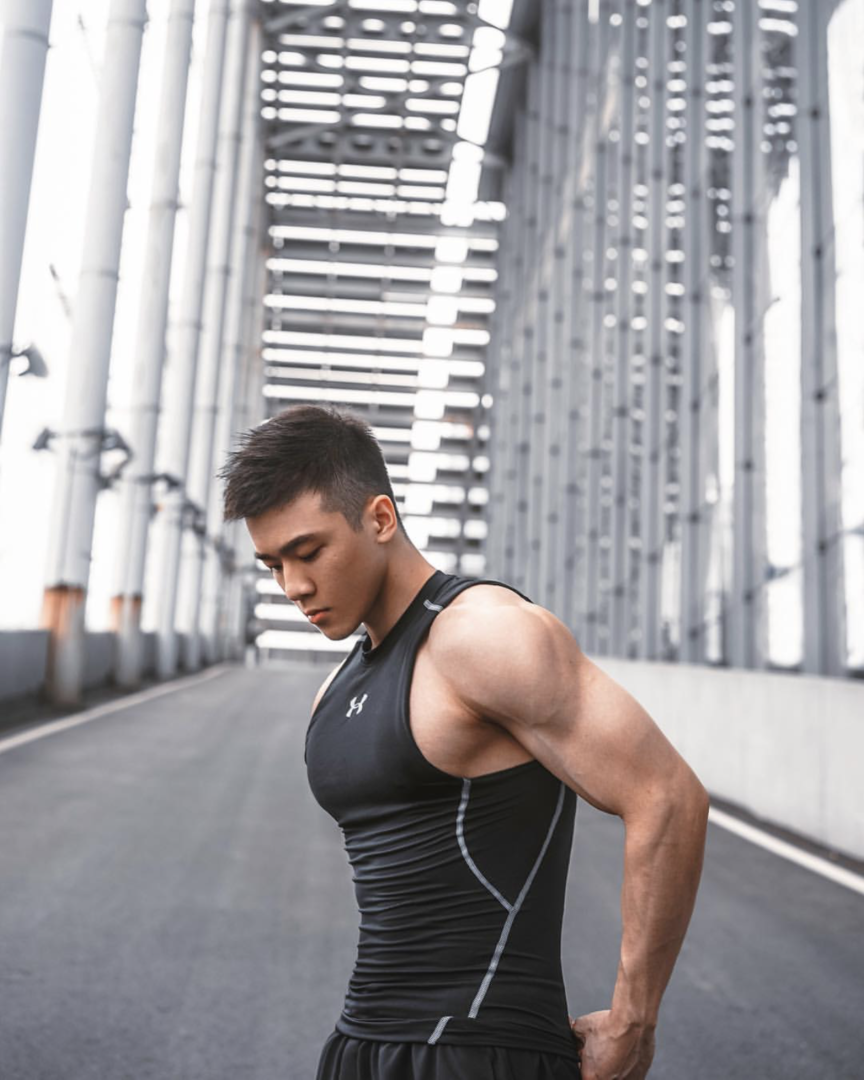 反差！极品白净帅哥脱掉衣服瞬间变大猛男 - 图5