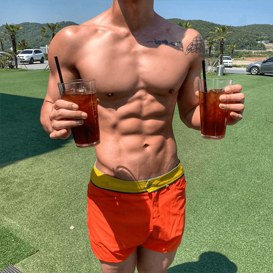 身高189cm的东北纹身高冷猛男，湿身秀腹肌19cm - 图4
