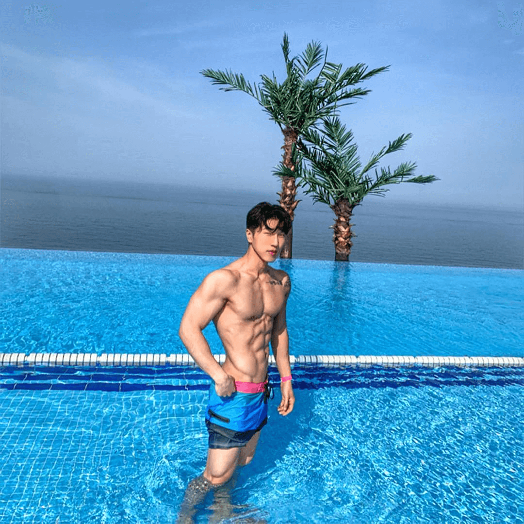 身高189cm的东北纹身高冷猛男，湿身秀腹肌19cm - 图10