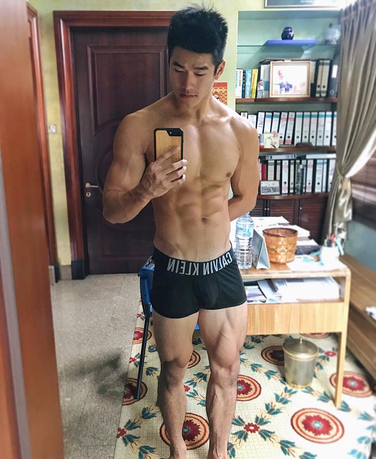 爱暴露的直男大J霸肌肉帅哥体育生，湿身秀 - 图3
