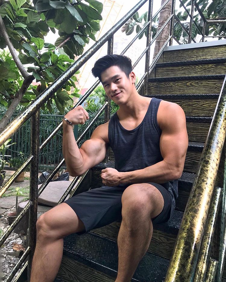 爱暴露的直男大J霸肌肉帅哥体育生，湿身秀 - 图4