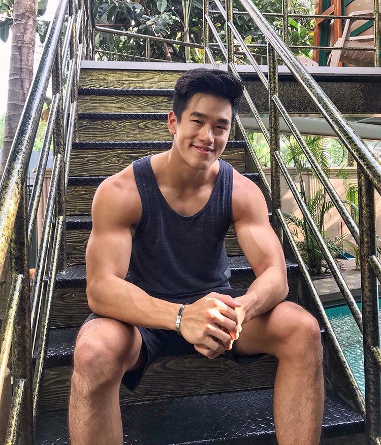 爱暴露的直男大J霸肌肉帅哥体育生，湿身秀 - 图5