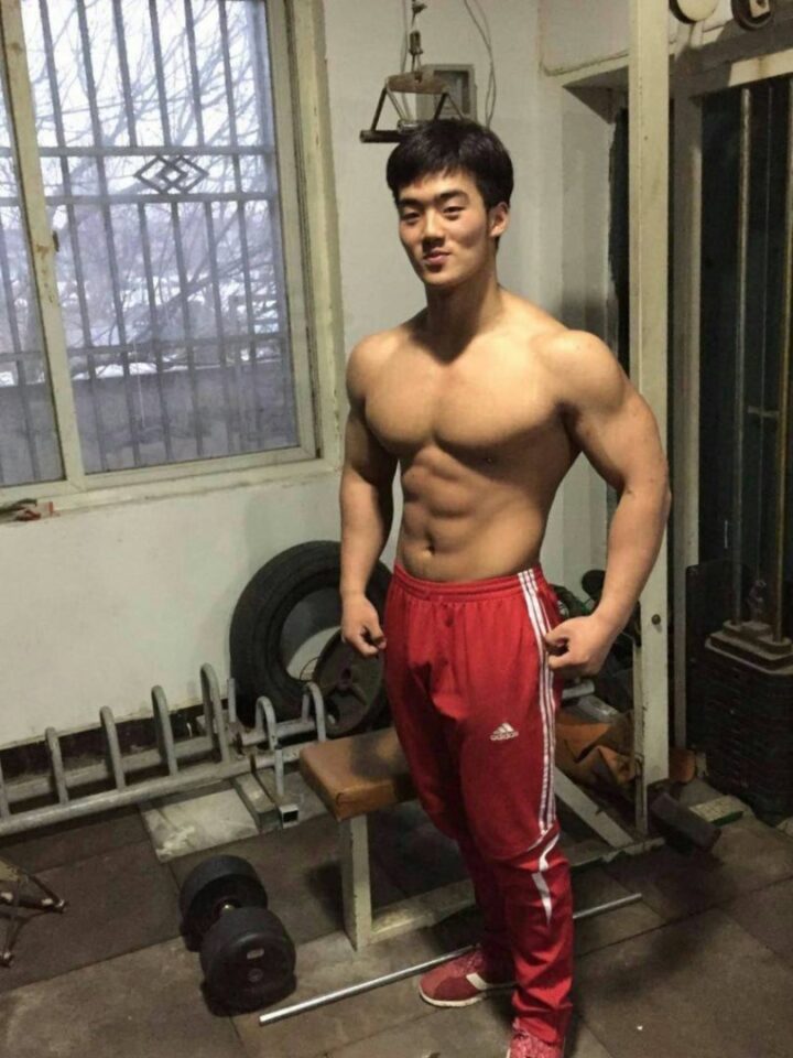 调教超大JB大胸肌八块腹肌体育生 - 图4