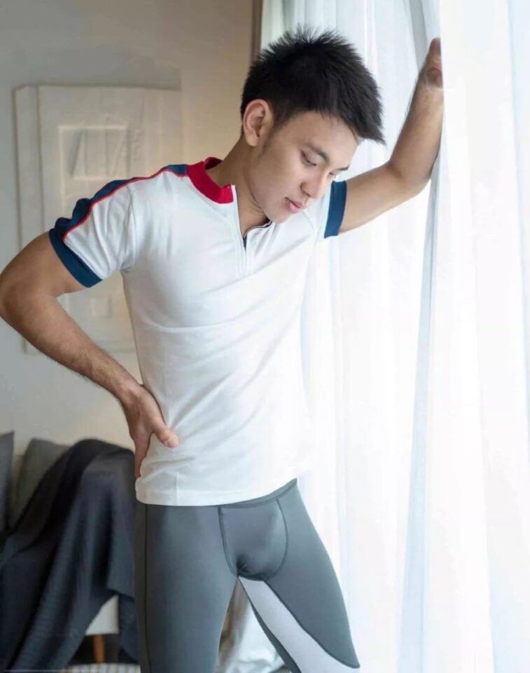直男大J体育生紧身裤，浴室洗澡写真 - 图2