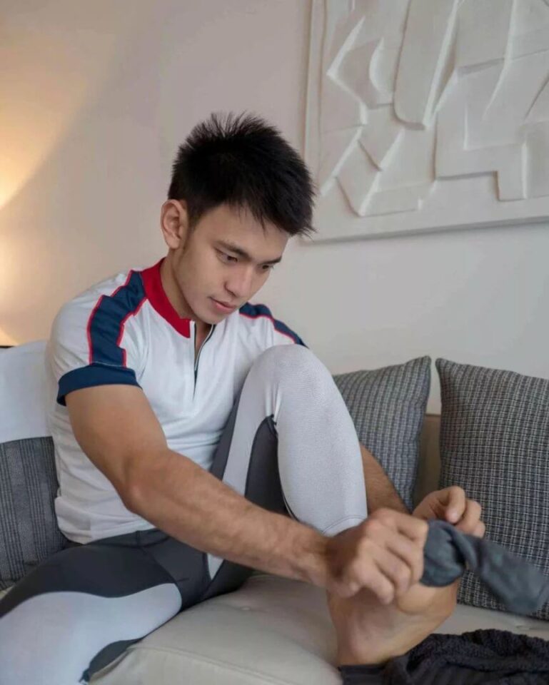直男大J体育生紧身裤，浴室洗澡写真 - 图4