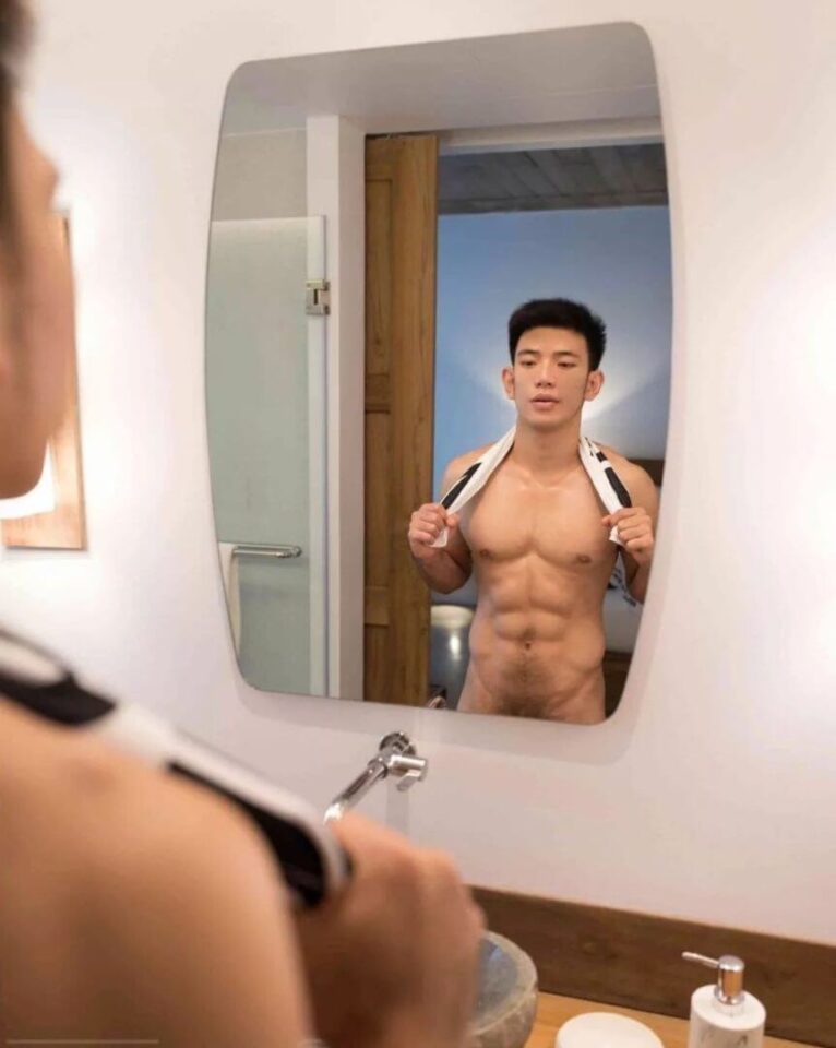 直男大J体育生紧身裤，浴室洗澡写真 - 图12