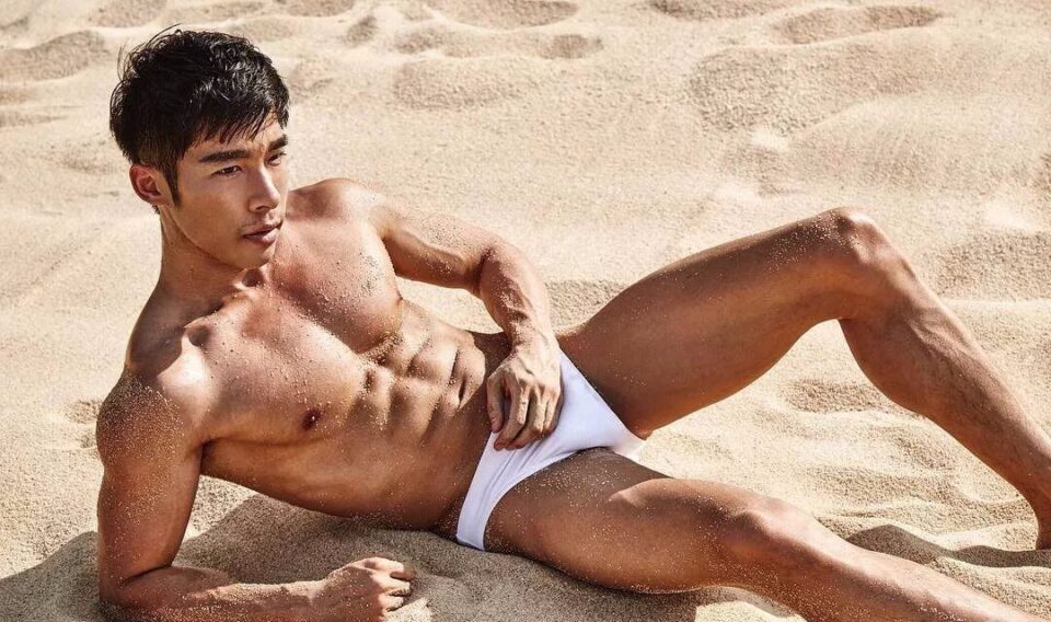 这个泰国“爸爸”海边泳裤穿太小！ - 图7