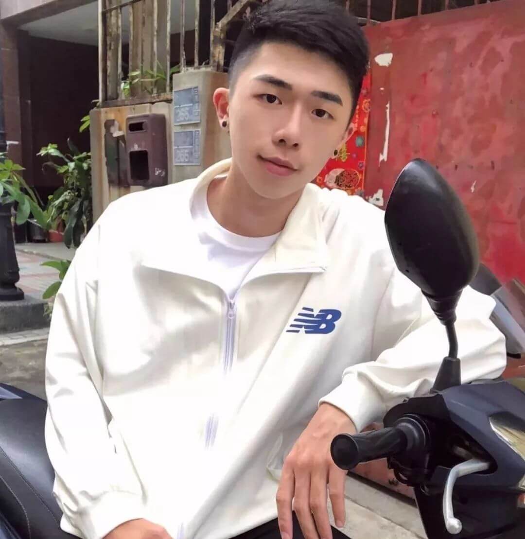 盯裆猫在哪？直男还是G？他超大一包 - 图2