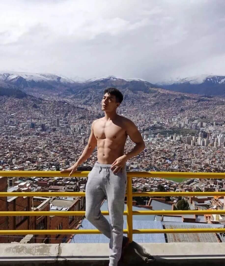 190肌肉体育生转行当男模，雪地里还穿短裤漏大鸟 - 图5