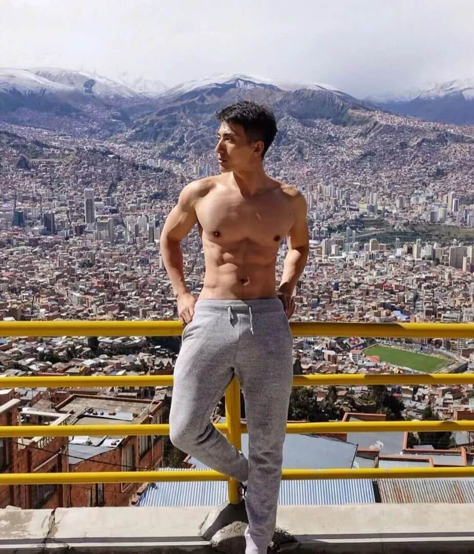190肌肉体育生转行当男模，雪地里还穿短裤漏大鸟 - 图6