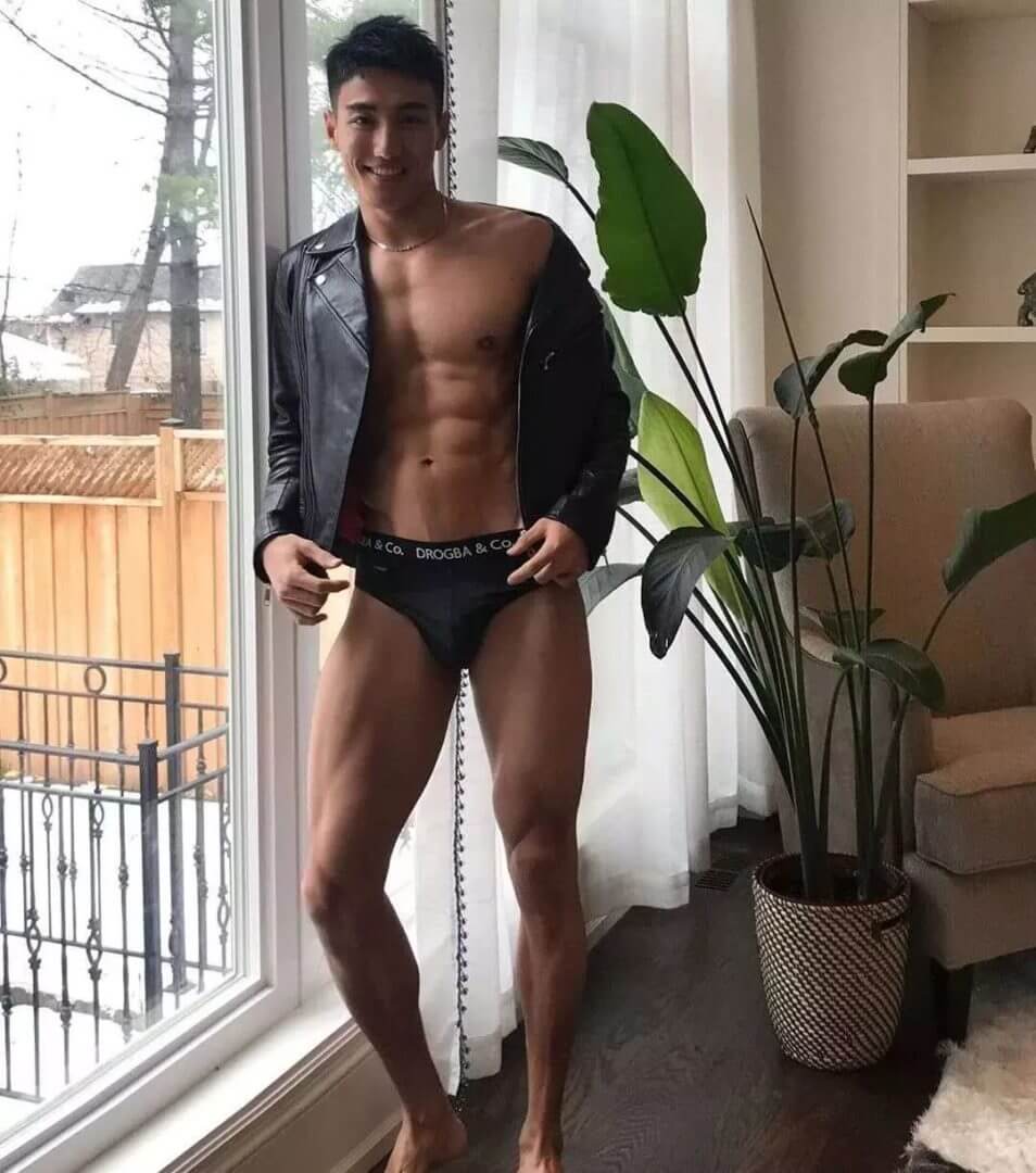 190肌肉体育生转行当男模，雪地里还穿短裤漏大鸟 - 图10