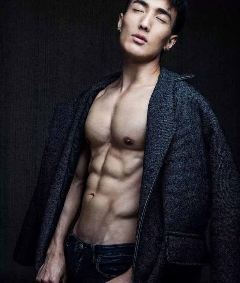 190肌肉体育生转行当男模，雪地里还穿短裤漏大鸟 - 图23