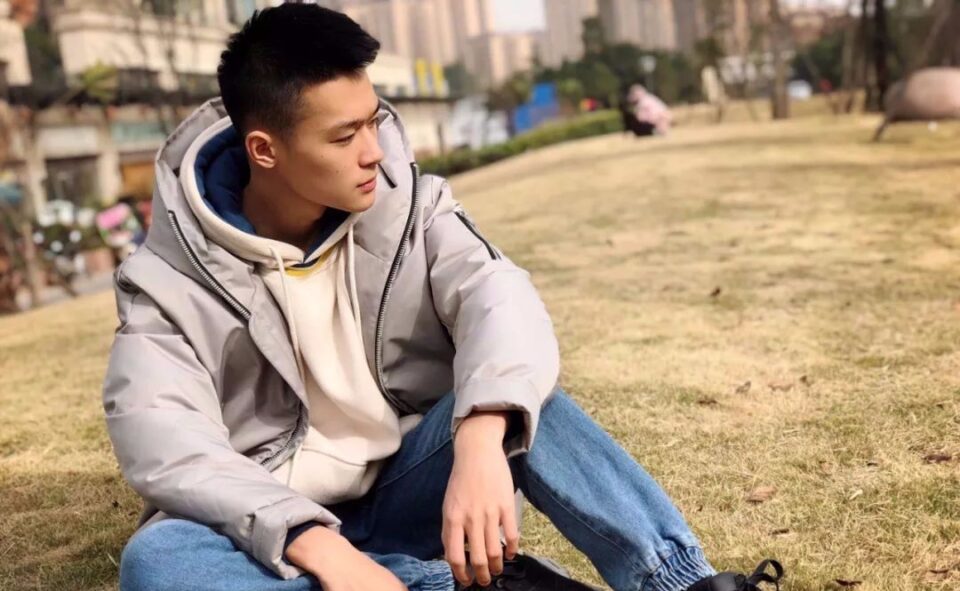 腼腆体育生换衣服不忘自拍 - 图5