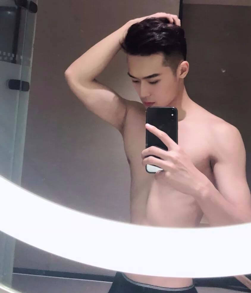 腼腆体育生换衣服不忘自拍 - 图19