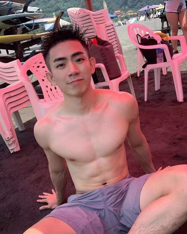 白袜帅哥的大吉吧 - 图3