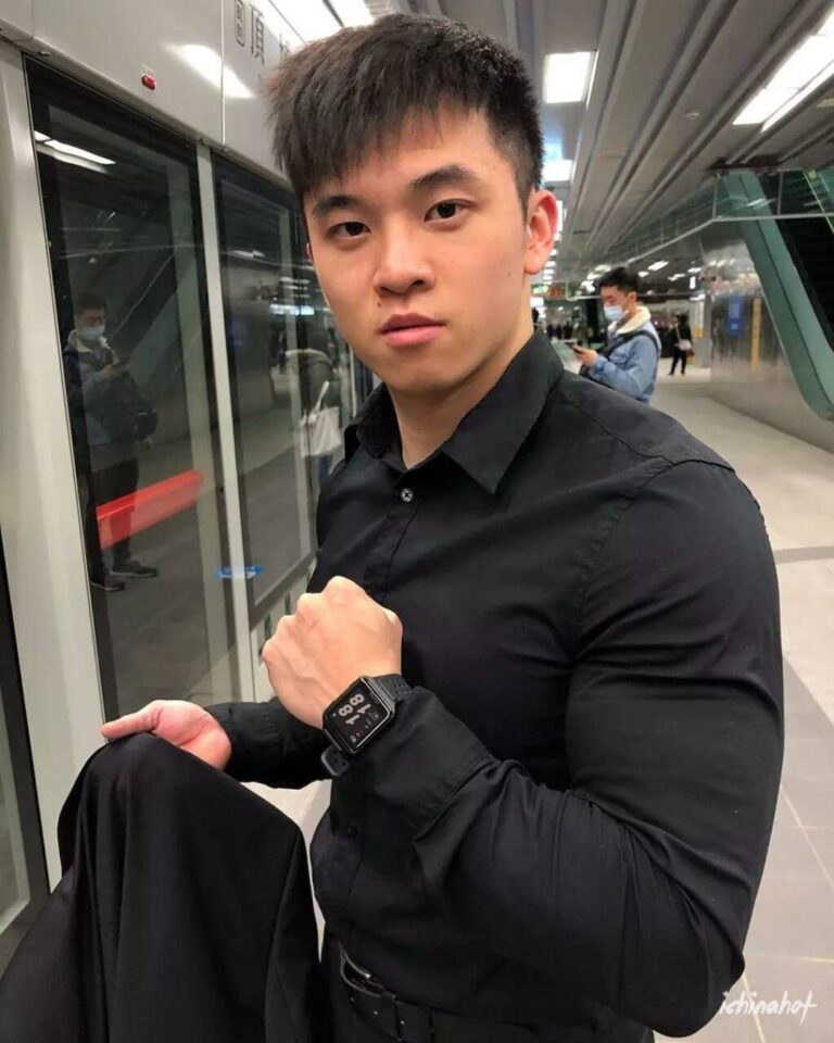 台湾健身运动肌肉男小葉 - 图2