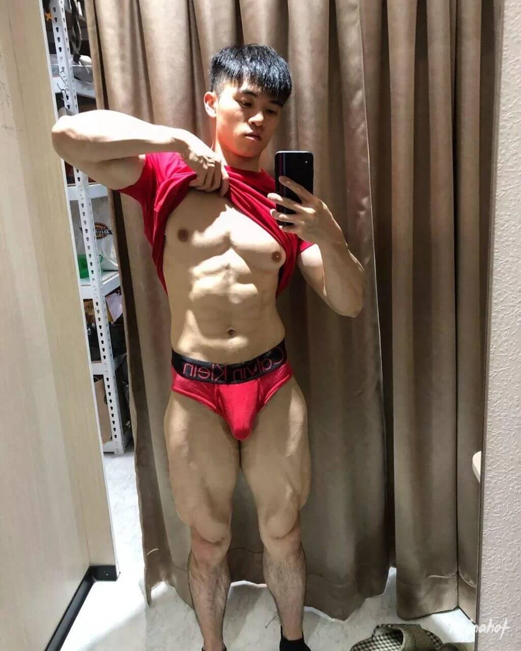 台湾健身运动肌肉男小葉
