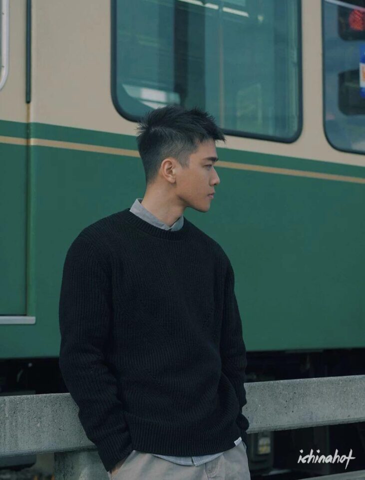 新人肌肉帅哥，小奶狗？or小狼狗？ - 图1