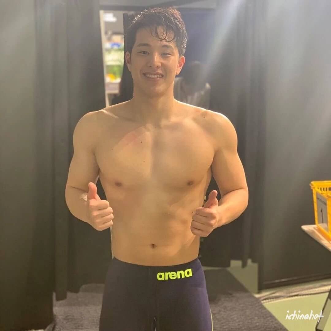 撑爆泳裤的大胸憨直男游泳运动员，盘他！ - 图12