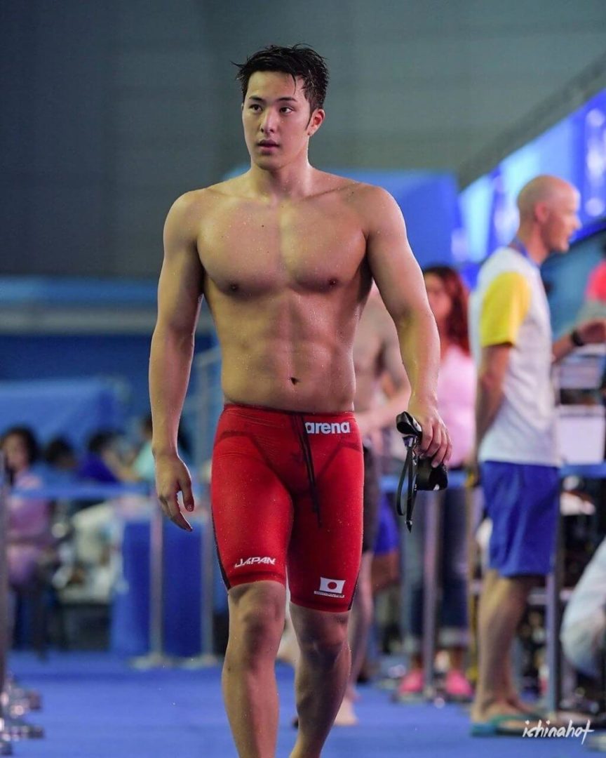 撑爆泳裤的大胸憨直男游泳运动员，盘他！