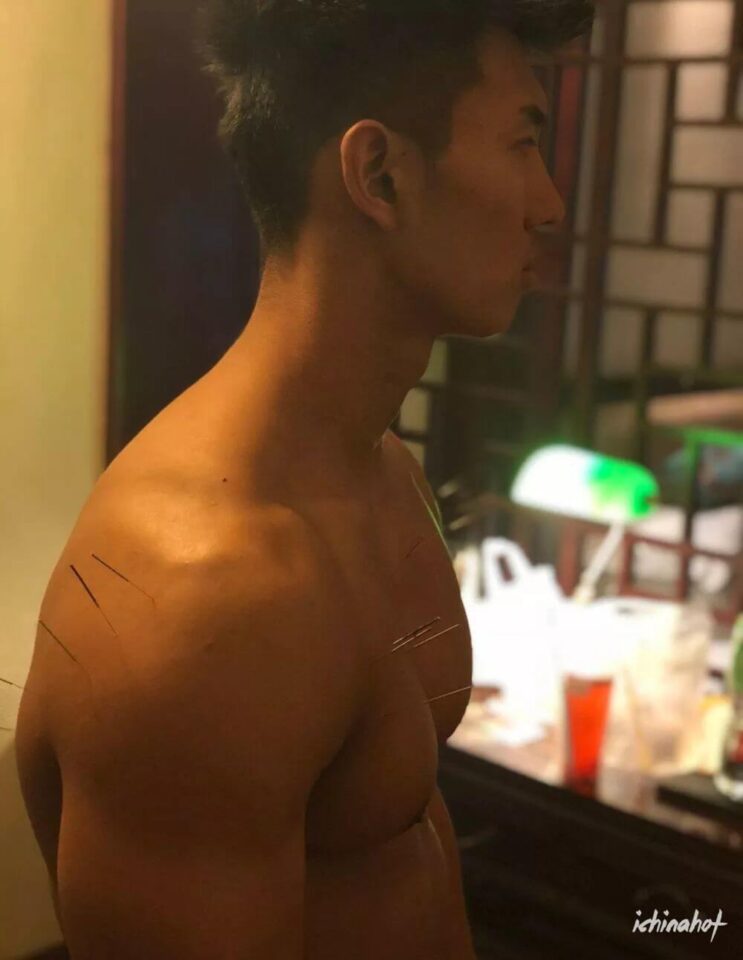 喜欢吃大几把的高大体育生 - 图7