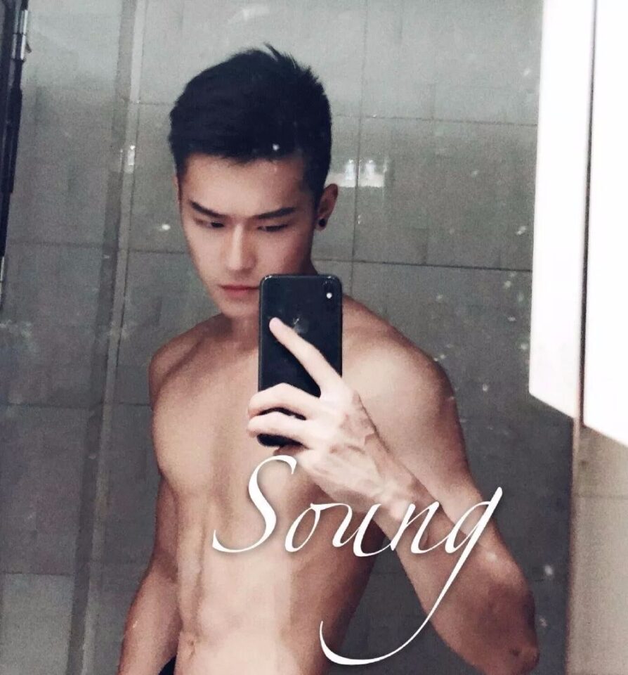 腼腆体育生换衣服不忘自拍 - 图3
