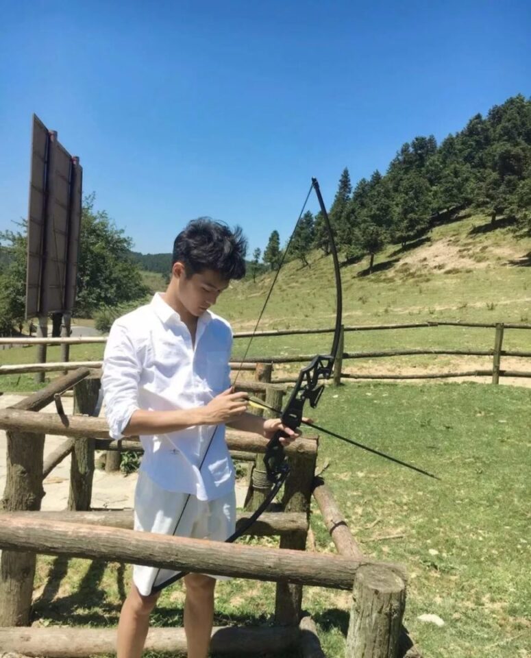 腼腆体育生换衣服不忘自拍 - 图11