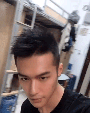 腼腆体育生换衣服不忘自拍 - 图16