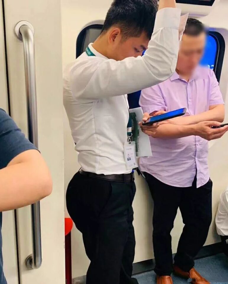 夏日抓拍野生运动帅哥，体育生偷拍 - 图11