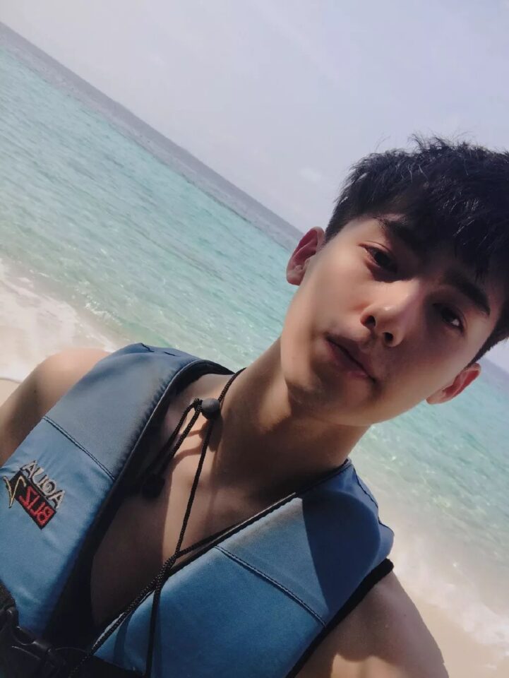 李现六块腹肌湿身裸照 VS 188大长腿校草，后者更让人心动 - 图38