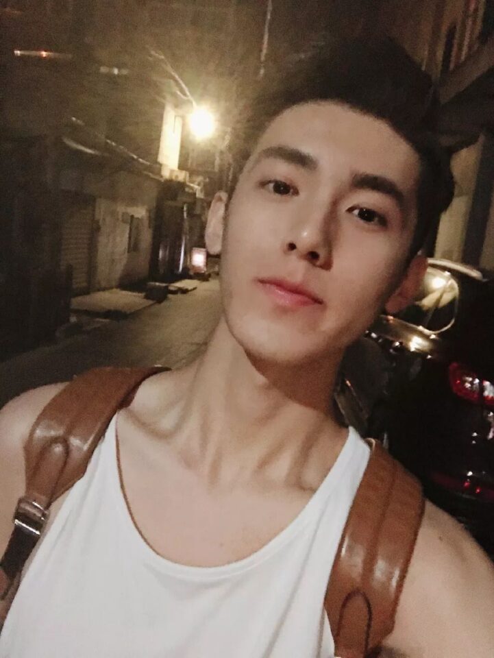 李现六块腹肌湿身裸照 VS 188大长腿校草，后者更让人心动 - 图31