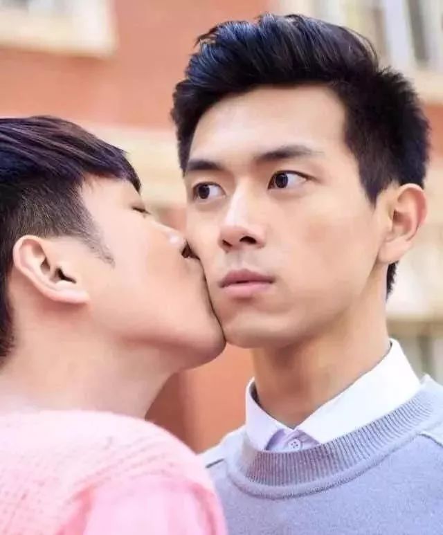 李现六块腹肌湿身裸照 VS 188大长腿校草，后者更让人心动 - 图12