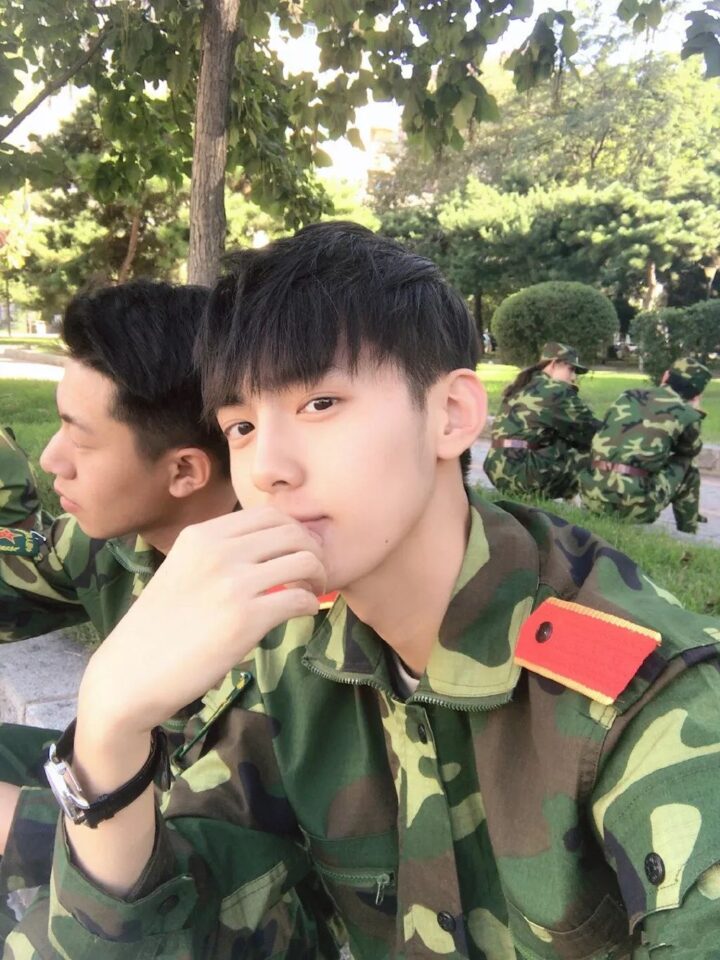 李现六块腹肌湿身裸照 VS 188大长腿校草，后者更让人心动 - 图30