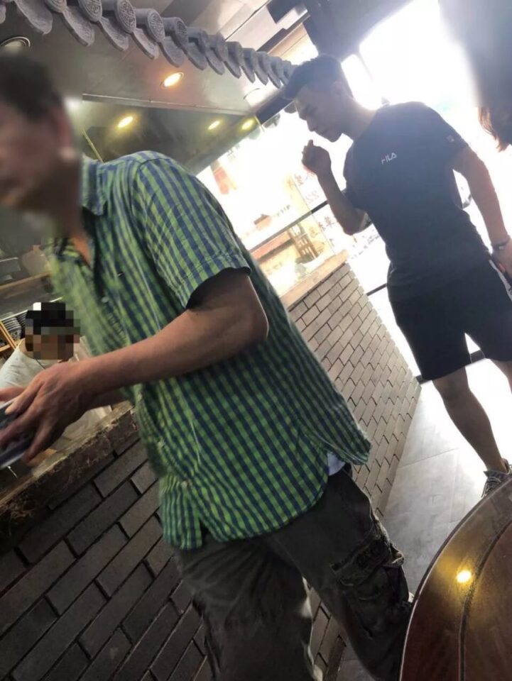 夏日抓拍野生运动帅哥，体育生偷拍 - 图6