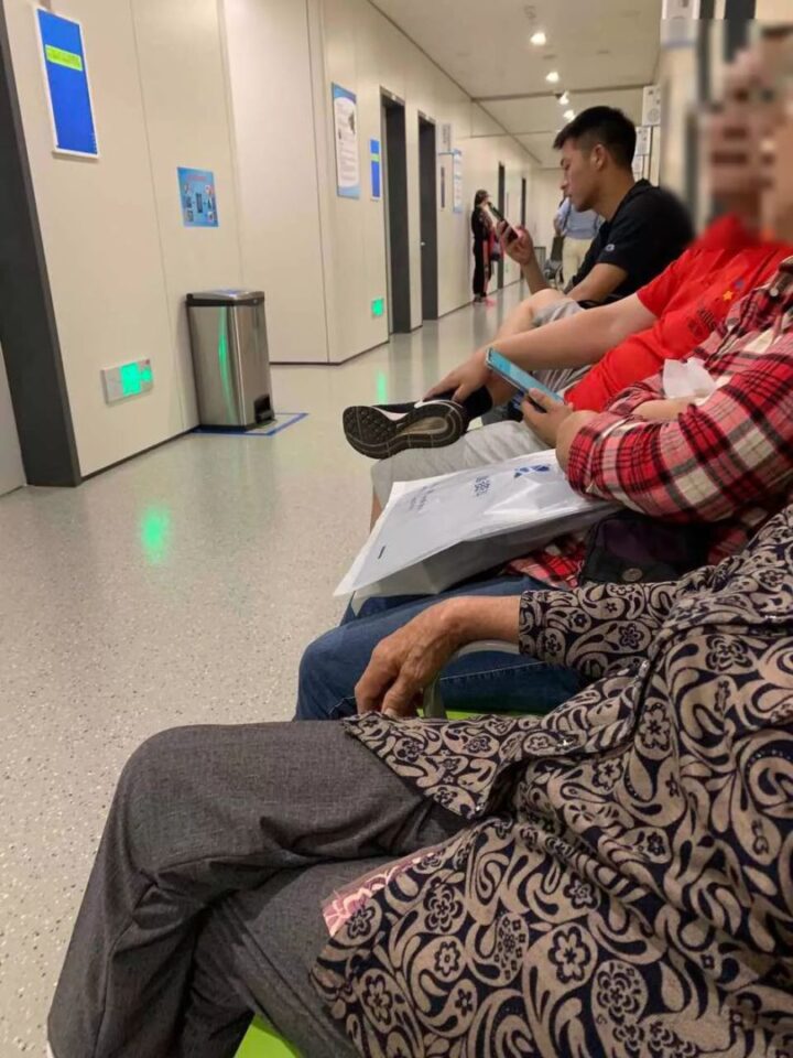 夏日抓拍野生运动帅哥，体育生偷拍 - 图13