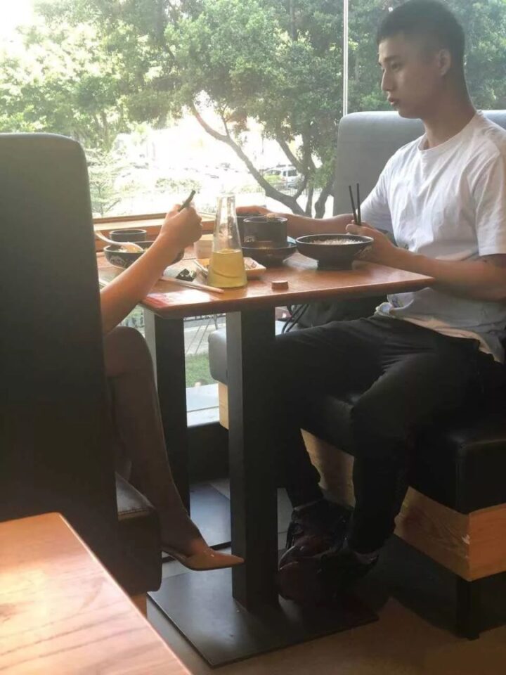 夏日抓拍野生运动帅哥，体育生偷拍 - 图14