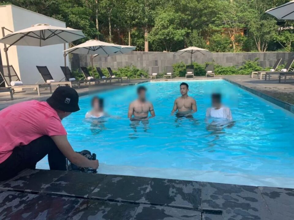 夏日抓拍野生运动帅哥，体育生偷拍 - 图8