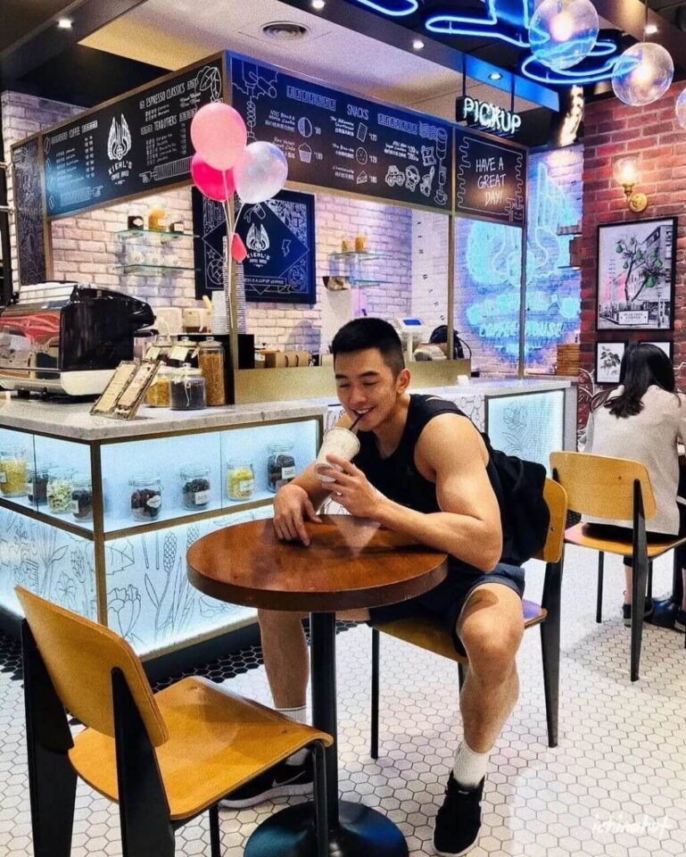 浓眉肌肉白袜帅哥試衣間自拍上瘾，叮档猫上线~ - 图7