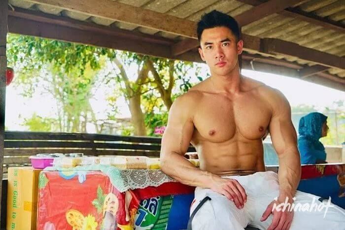 微博肌肉帅哥洪晓龙2020最新写真狂晒身材