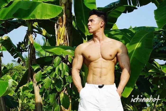 微博肌肉帅哥洪晓龙2020最新写真狂晒身材