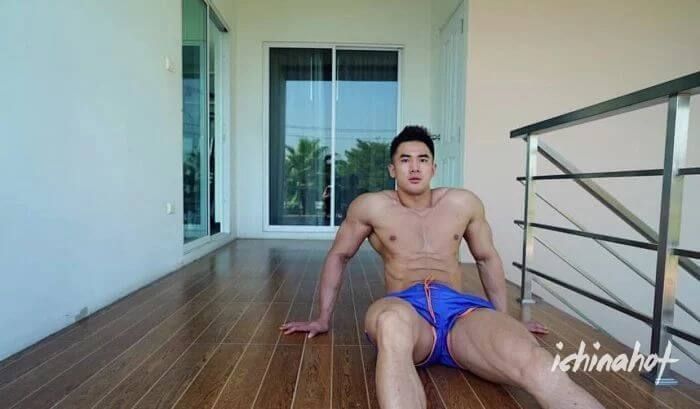 你们的肌肉男神，帅哥洪晓龙写真 - 封面图