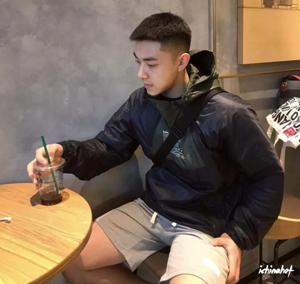 “全能体育生”张恩皓，是你的完美男友理想型吗 - 图1
