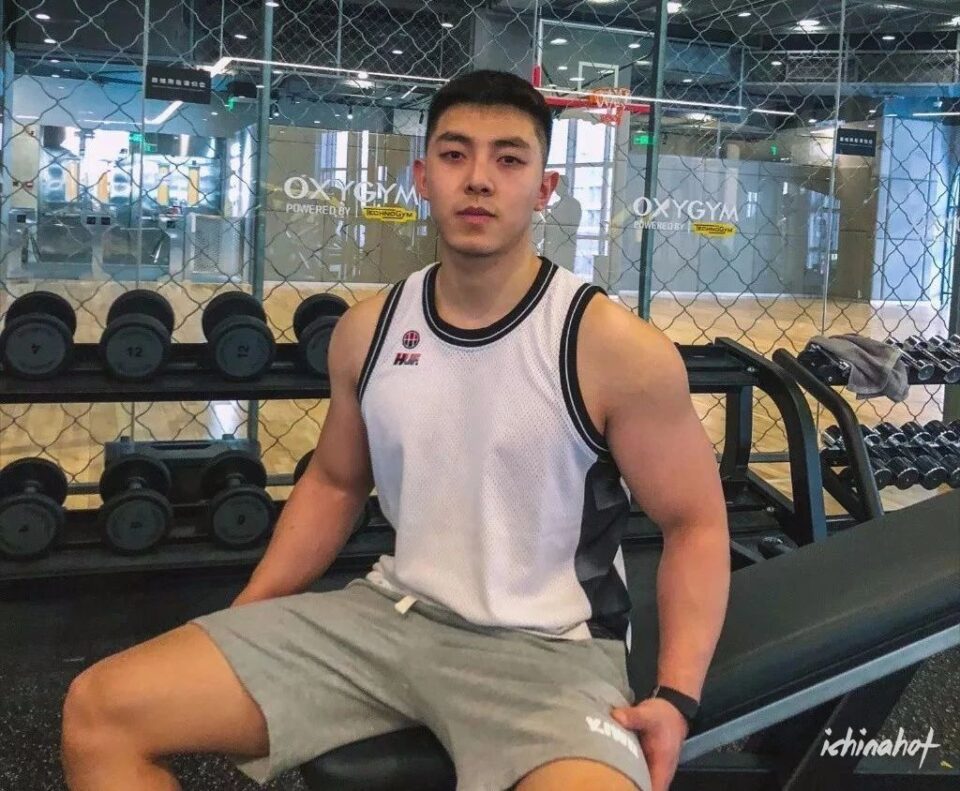 “全能体育生”张恩皓，是你的完美男友理想型吗 - 图3