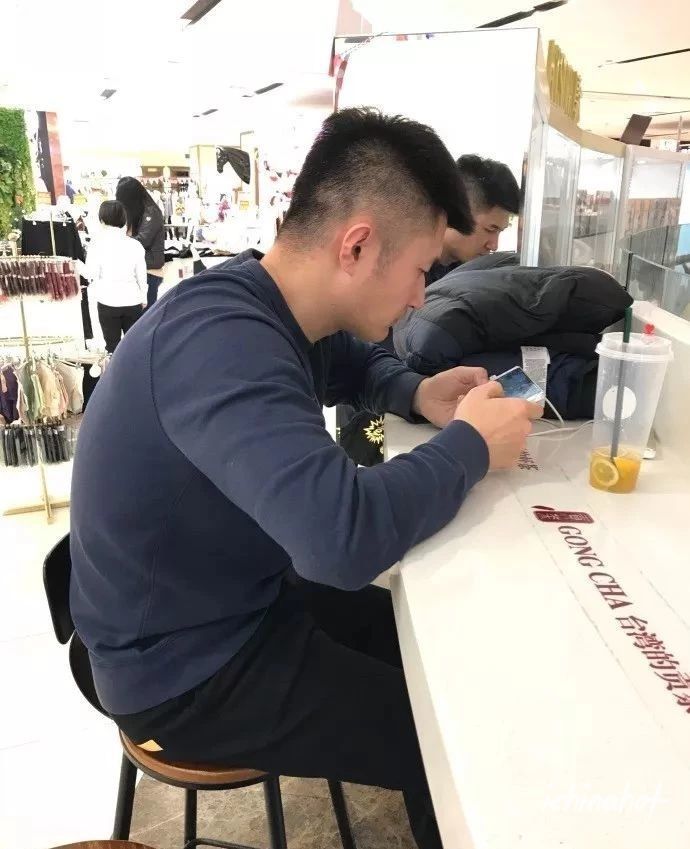 体院街拍帅哥：颜值身材不输当红小鲜肉 - 图7