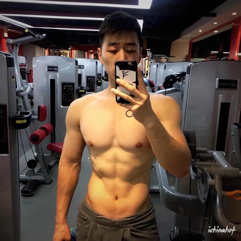 谢梓秋御用男模，全裸写真性感肉体超抢眼！ - 图12