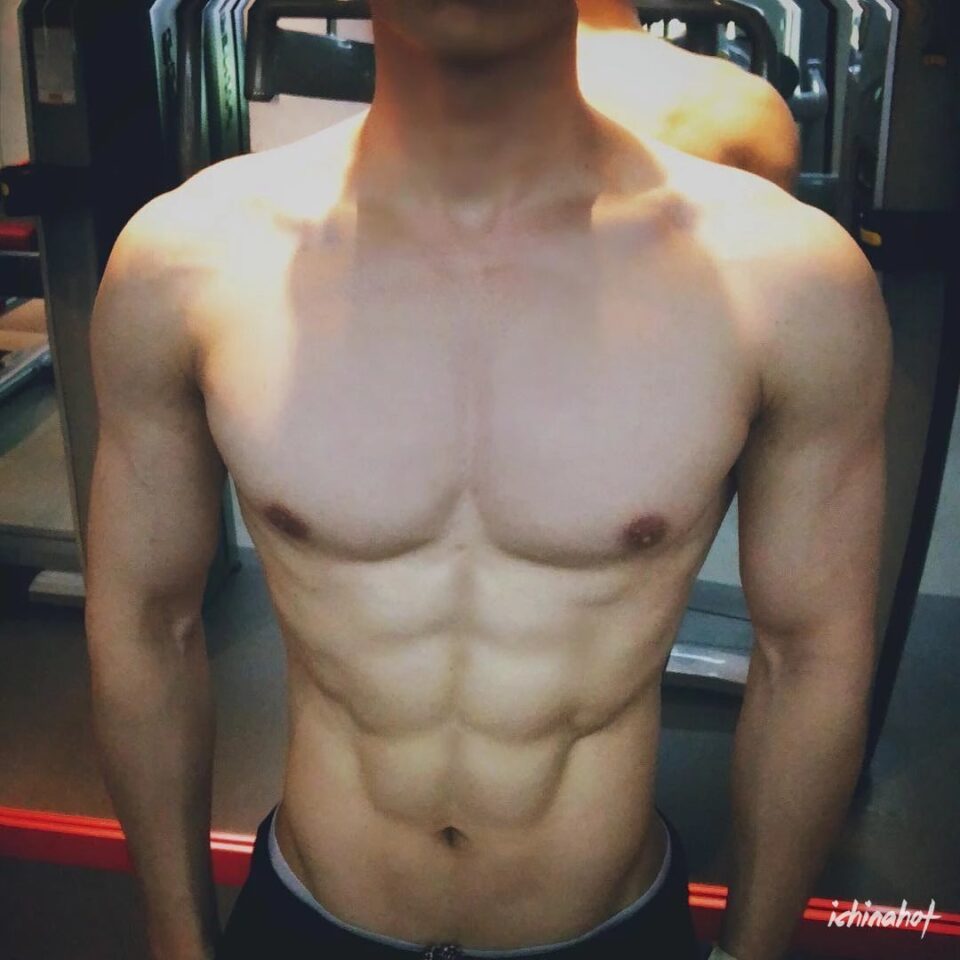 谢梓秋御用男模，全裸写真性感肉体超抢眼！ - 图10