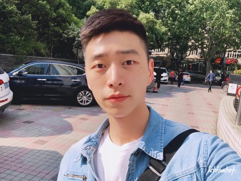 谢梓秋御用男模，全裸写真性感肉体超抢眼！ - 图8