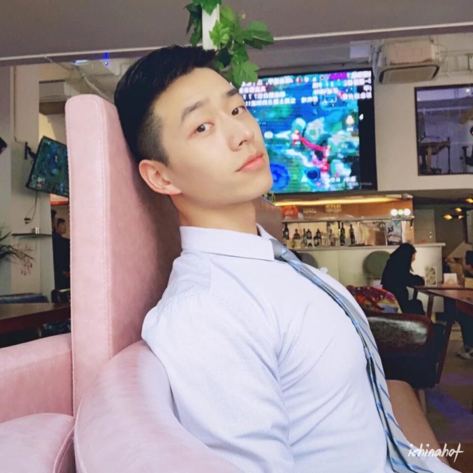 谢梓秋御用男模，全裸写真性感肉体超抢眼！ - 图9